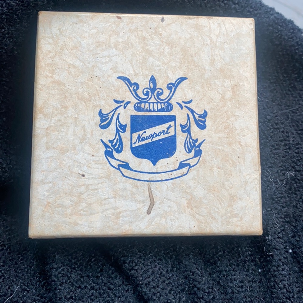 Newport antique mirror compact